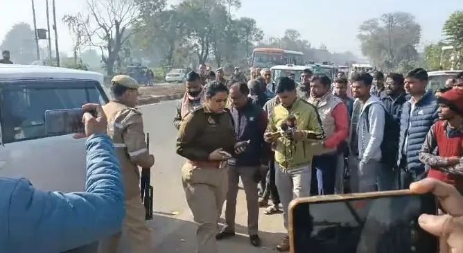 कासगंज: रिटायर्ड एडीएम की सिर कुचलकर हत्या, गेस्ट हाउस में मिला खून से लथपथ शव