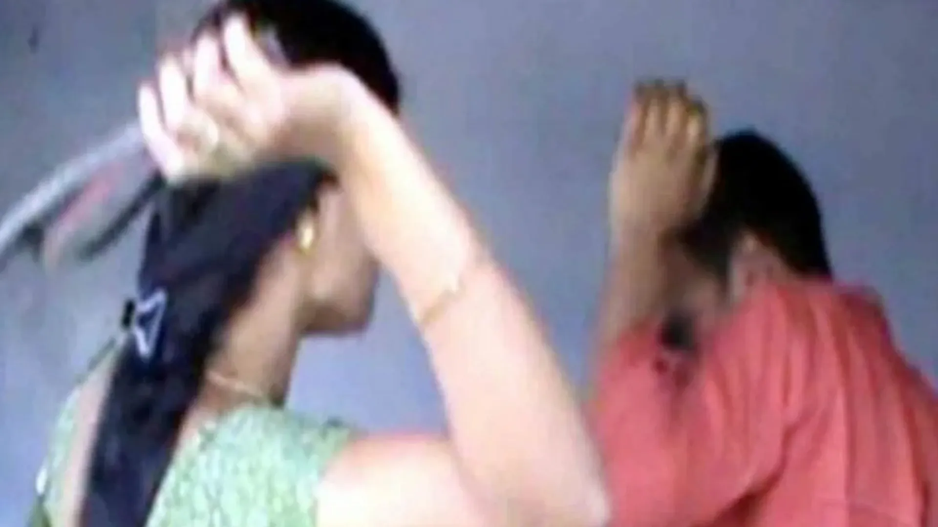 बरेली: घर की लड़ाई परामर्श केंद्र तक आई, मगर बहू ने ससुर की कर दी चप्पलों से पिटाई