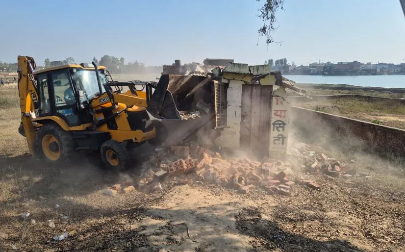 Bareilly: BDA ने तोड़ी चार अवैध कॉलोनी, बुलडोजर देख मची खलबली