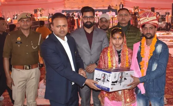 बरेली: शादी के बंधन में बंधे 581 जोड़े, 459 ने लिए सात फेरे, 122 मुस्लिम जोड़ों ने कबूल किया निकाह