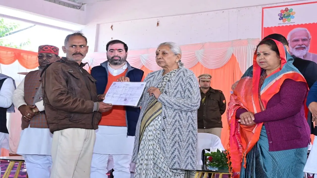 बाराबंकी: मिली घरौनी, तो छलके खुशी के आंसू, राज्यपाल ने कहा- प्रॉपर्टी को लेकर होने वाले विवाद होंगे खत्म