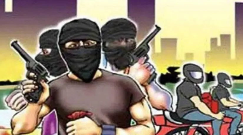 Bareilly: चार बदमाशों ने तमंचा तानकर पति-पत्नी को लूटा, ग्रामीणों ने दौड़कर एक को दबोचा