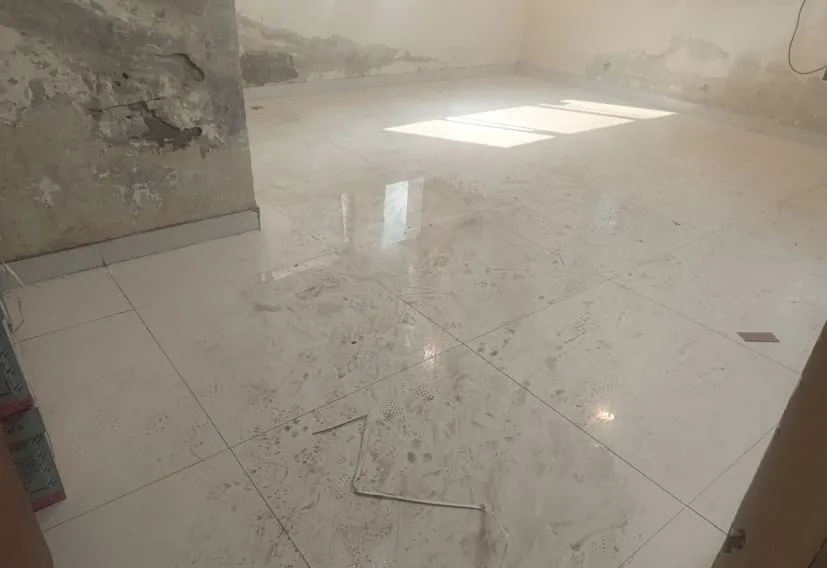 Bareilly: नगर निगम के 18 करोड़ से बने नए भवन की हालत हुई खराब...टपकने लगी छत, पानी से भरा कमरा