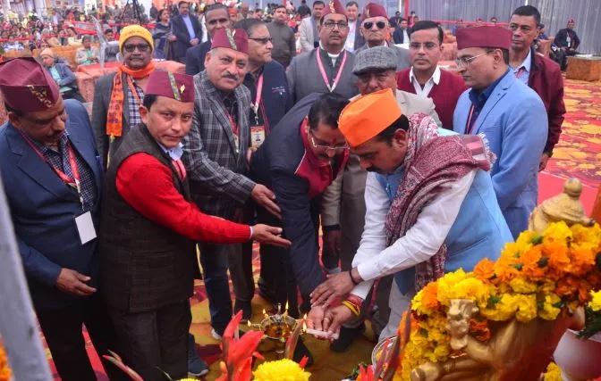 बरेली: उत्तरायणी मेले के दूसरे दिन का उद्घाटन करने पहुंचे अजय टम्टा, गढ़वाली गायक ने बांधा समा 