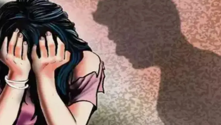 Bareilly: नाबालिग युवती से दुष्कर्म की कोशिश, युवक को पकड़कर कर दी धुनाई, वीडियो वायरल