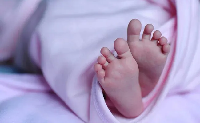 गधेरे के पास पॉलीथिन में लिपटी मिली नवजात 
