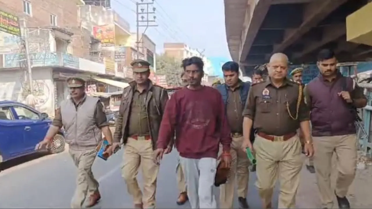 कानपुर में गांजा तस्कर व बमबाज अंकित तुत्तल गिरफ्तार: पुलिस ने लाल बंगला इलाके में घुमाया, जनता में खुशी का माहाैल...