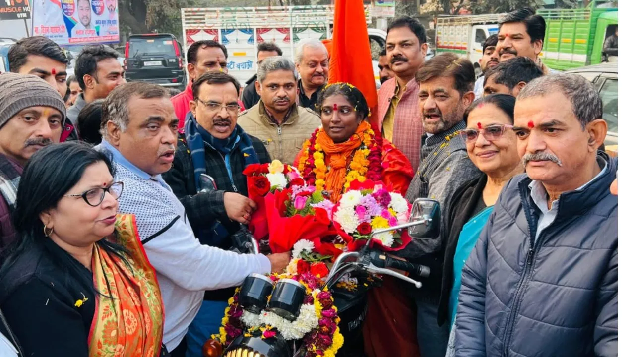 कानपुर पहुंची बुलेट रानी राजलक्ष्मी मंडा का स्वागत: महाकुंभ एवं सनातन संस्कृति के प्रचार-प्रसार के लिए निकली...