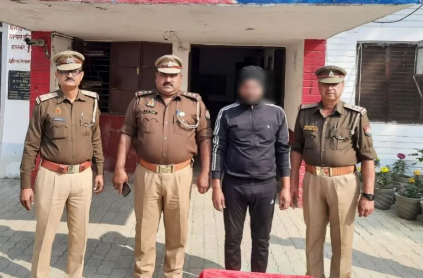 अमेठी: 25 हजार रुपये का इनामी बदमाश गिरफ्तार, पुलिस ने घेराबंदी कर दबोचा
