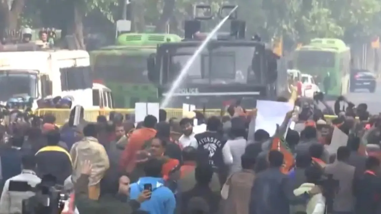 दिल्ली चुनाव: ‘फर्जी’ मतदाता पंजीकरण को लेकर भाजपा ने केजरीवाल के आवास के पास किया प्रदर्शन