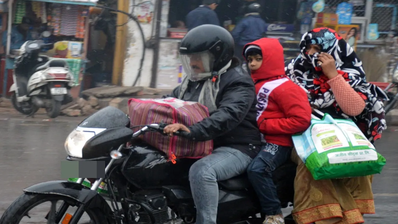 Ayodhya Weather: पांचे घंटे तक बूंदाबांदी, खिली धूप तो मिली राहत, शाम होते ही छाया कोहरा