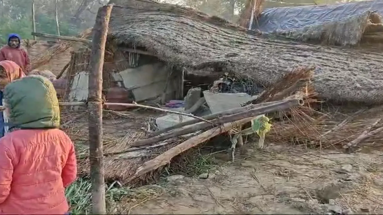 बहराइच के कतर्नियाघाट में जंगली हाथियों का आतंक, तीन घरों को किया तहस नहस, जान बचाकर भागे लोग