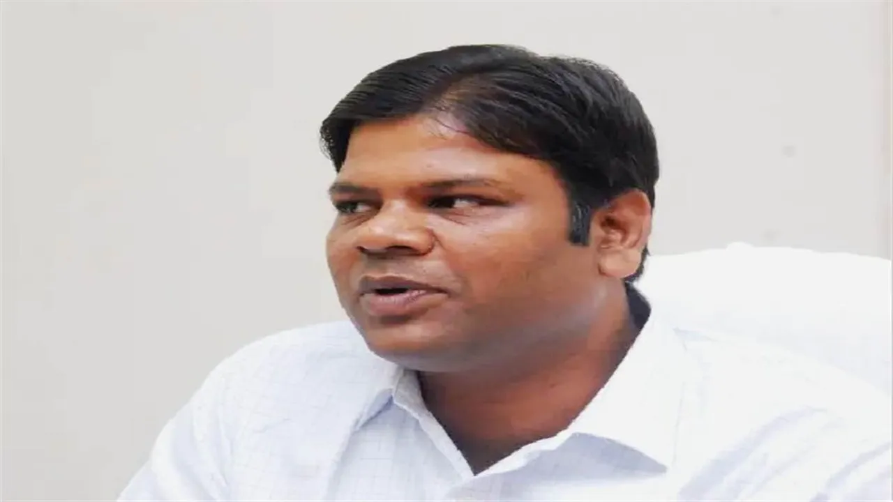 लखनऊवासियों को 26 जनवरी से बिना हेलमेट नहीं मिलेगा पेट्रोल, डीएम ने दिया निर्देश