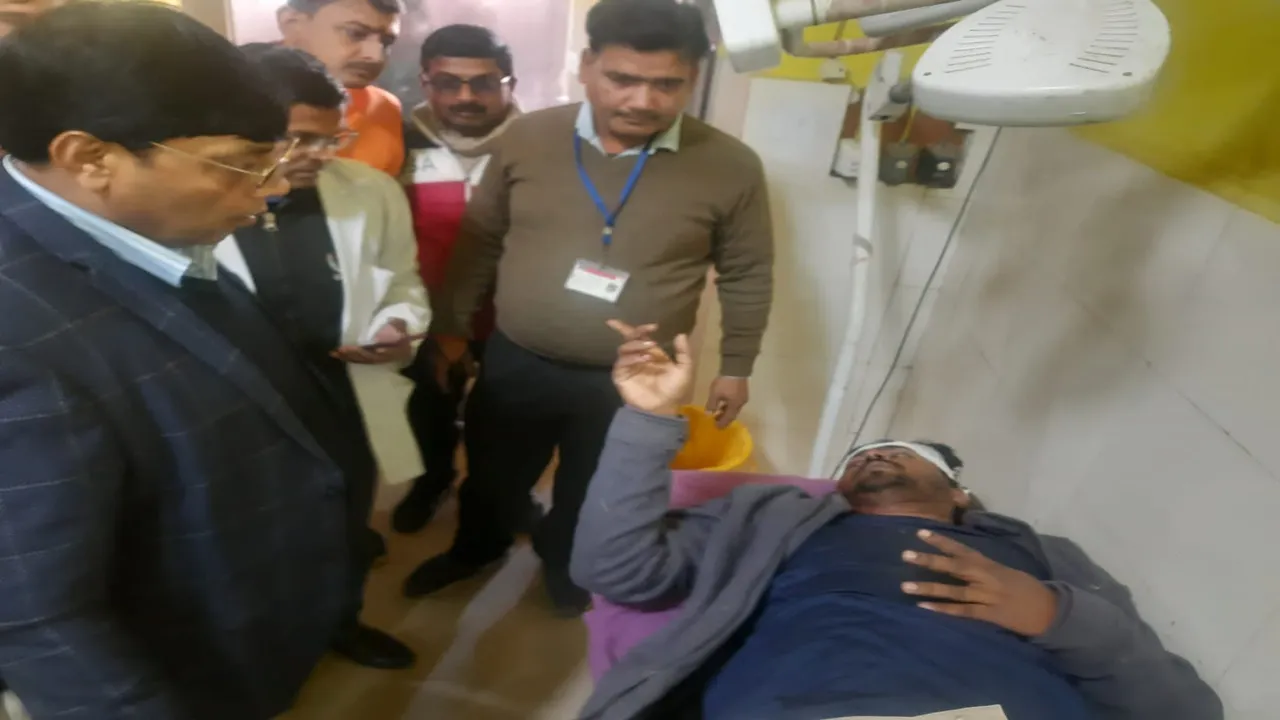 अयोध्या में बड़ा हादसा: 150 वर्ष पुराना नीम का पेड़ गिरने से बच्चे की मौत, तीन अन्य घायल, कई वाहन क्षतिग्रस्त
