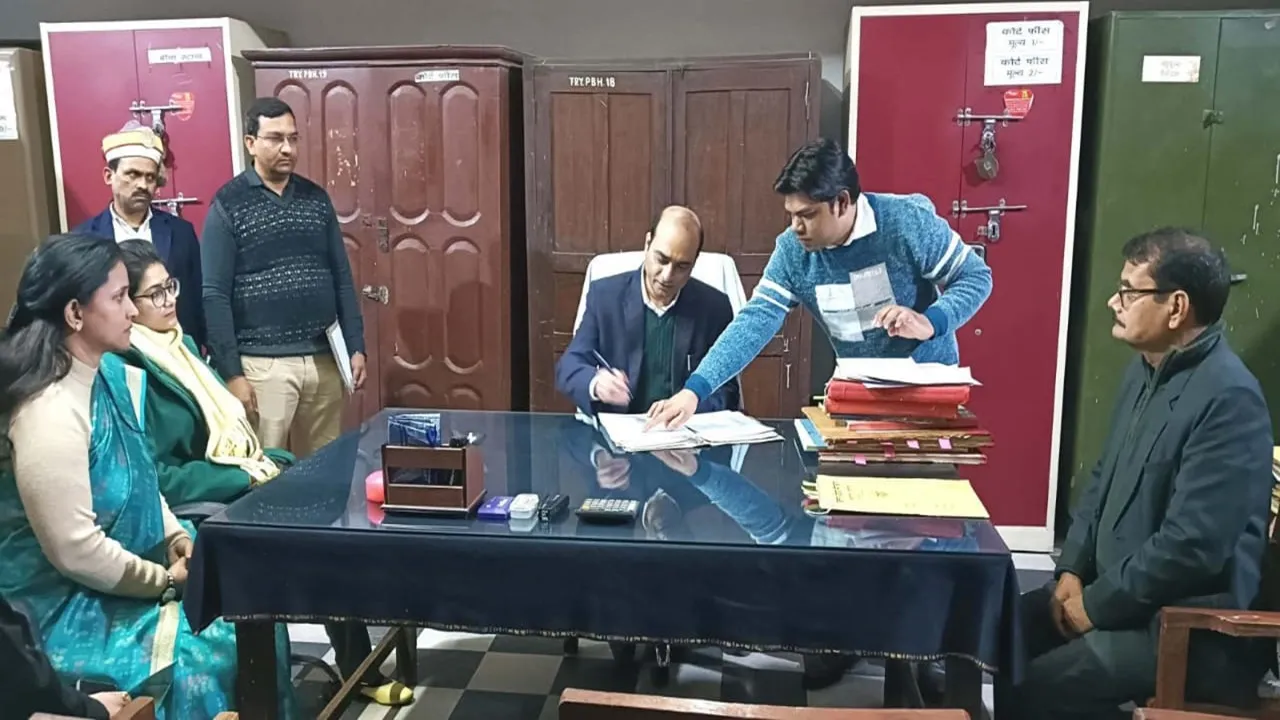 प्रतापगढ़: नवागत डीएम शिव सहाय ने संभाला कार्यभार, जानें क्या कहा...