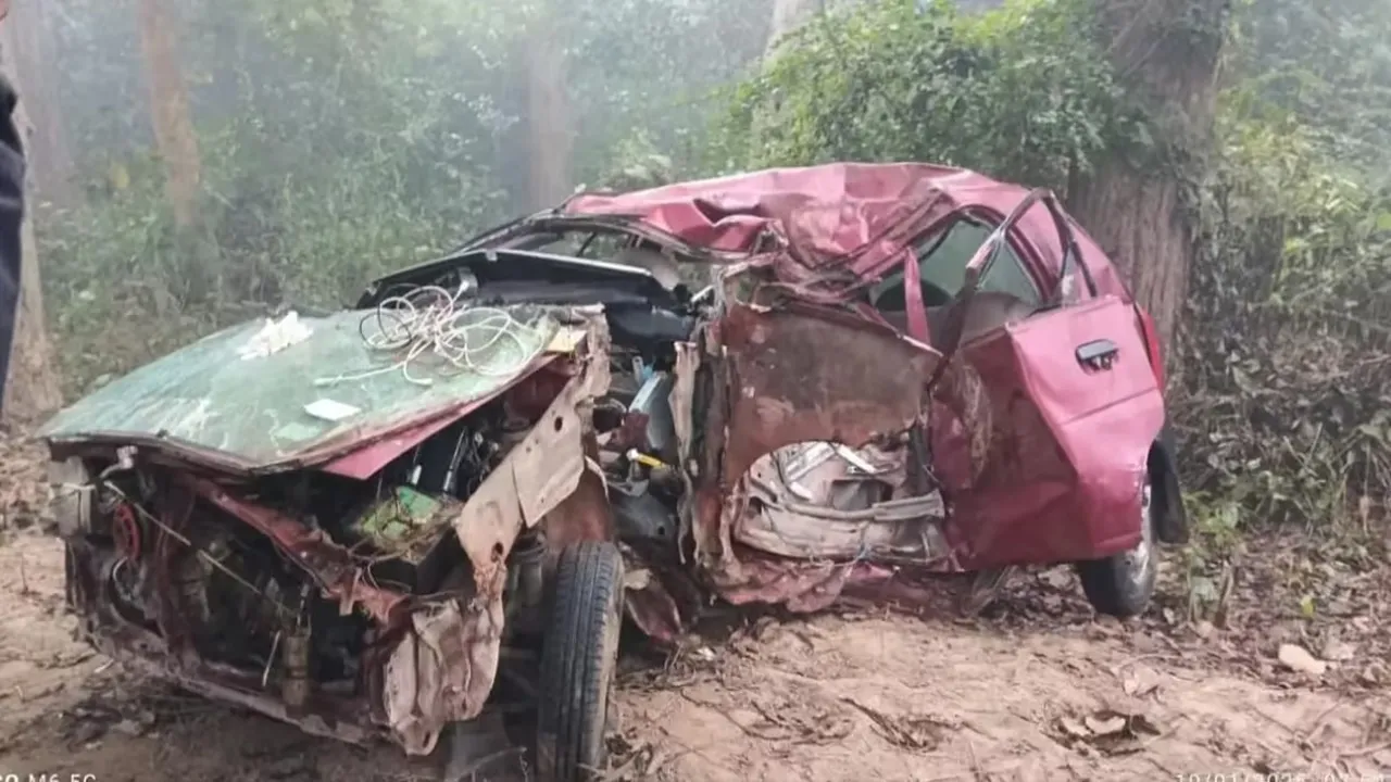 Maharajganj Accident: महराजगंज में भीषण सड़क हादसा: पेड़ से टकराई कार, तीन युवकों की मौत
