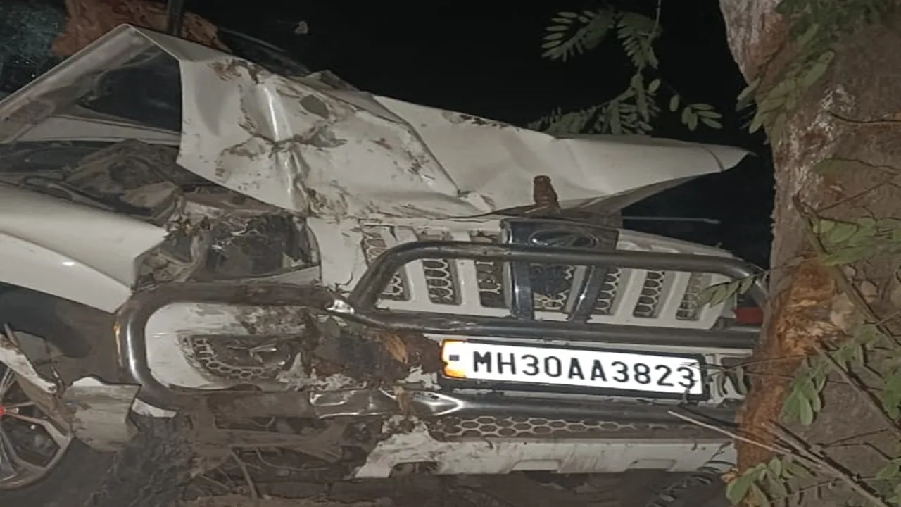 अयोध्या-प्रयागराज हाईवे पर पेड़ से टकराई स्कॉर्पियो, एक की मौत 6 घायल 