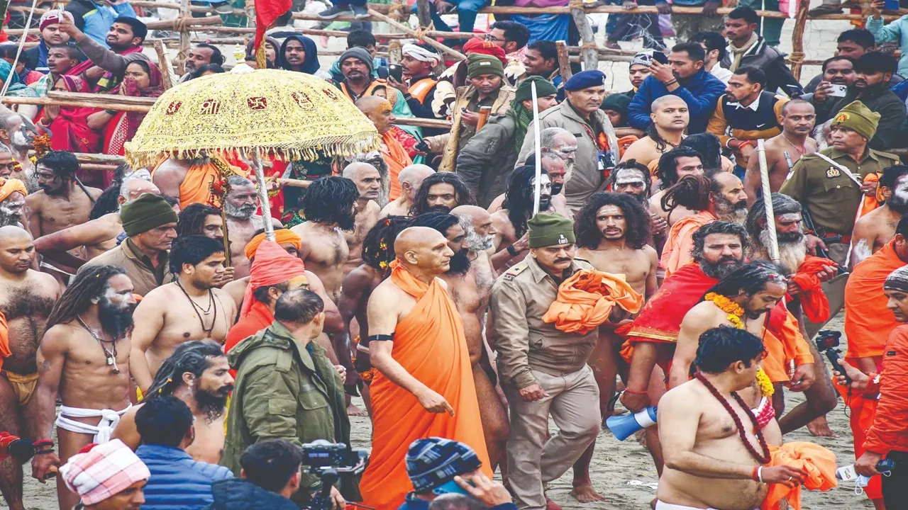 महाकुम्भ 2025: जूना अखाड़ा के महामंडलेश्वर अवधेशानंद ने की CM Yogi की तारीफ, कहा- हर्षवर्धन और विक्रमादित्य जैसे प्रचंड पुरुषार्थी प्रशासक हैं योगी 