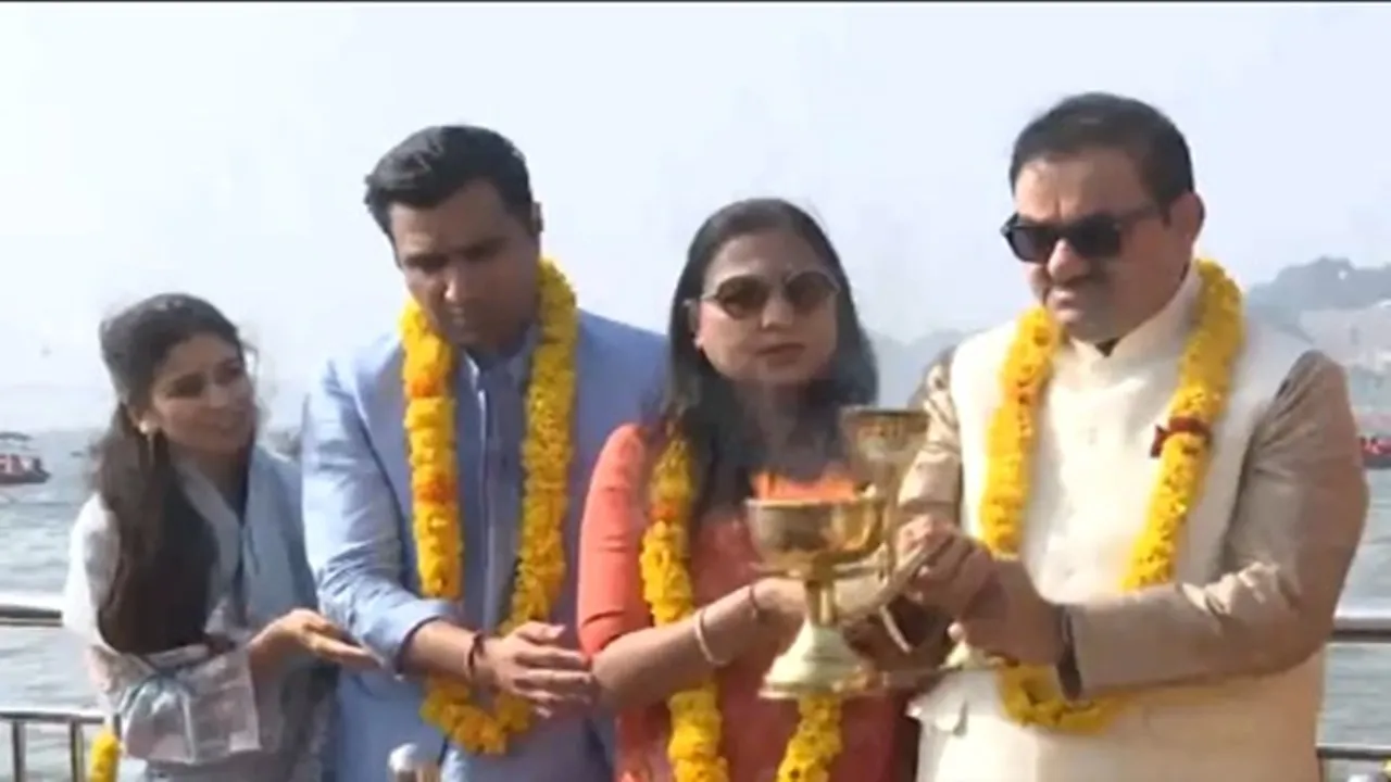 Maha Kumbh 2025: पत्नी प्रीति के साथ महाकुंभ मेले में पहुंचे गौतम अडानी, 'संगम घाट' पर की पूजा-अर्चना 