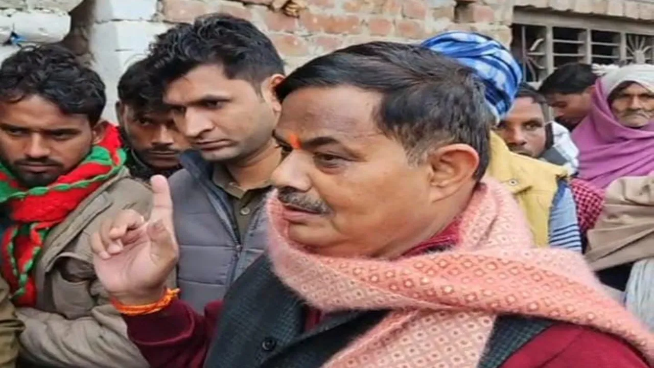 Sitapur News: कोल्हू में दबकर किशोर की मौत, शव छोड़ फरार हो गए जिम्मेदार, विधायक ने किया हंगामा