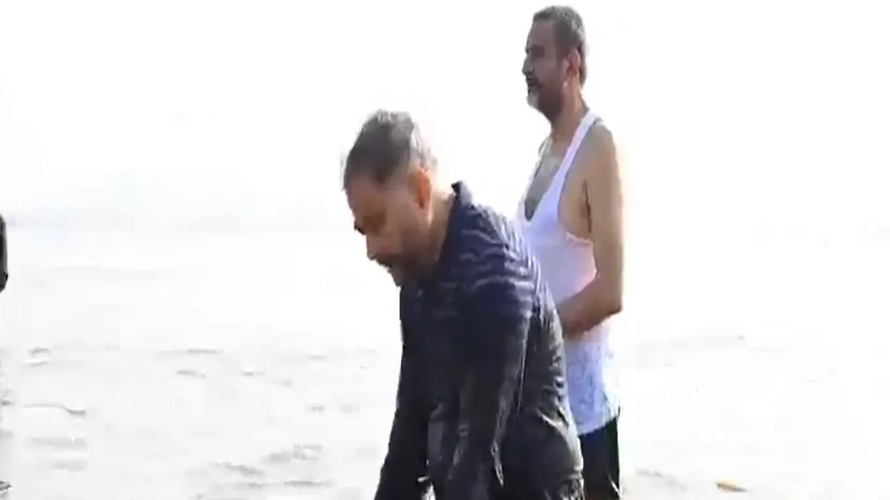 महाकुंभ 2025: UP के DGP प्रशांत कुमार ने संगम में लगाई आस्था की डुबकी, मां गंगा का लिया आशीर्वाद