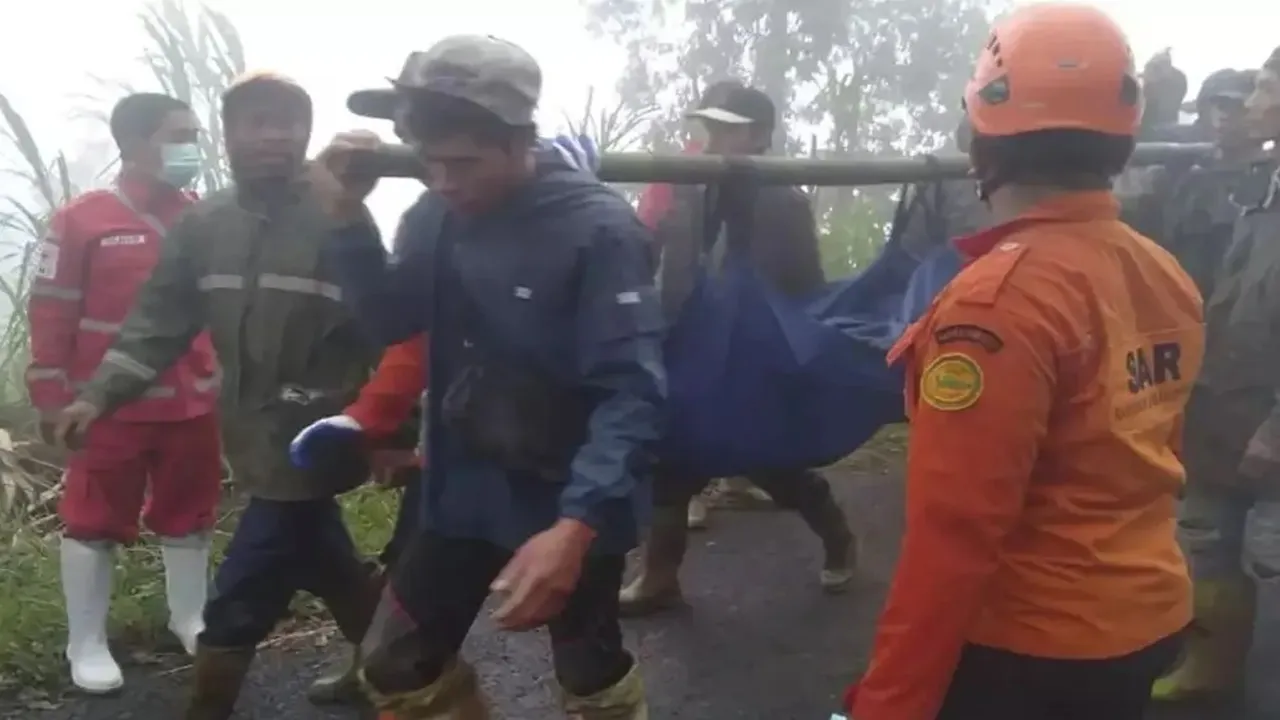 इंडोनेशिया: बाढ़ और भूस्खलन से 17 लोगों की मौत, 13 लोग घायल, लापता लोगों की तलाश शुरू 