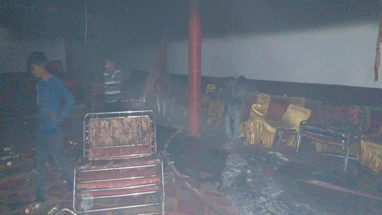 बहराइच: शादी समारोह के दौरान मैरिज लॉन में आग लगने से मची भगदड़, टेंट और दहेज का सामान जला