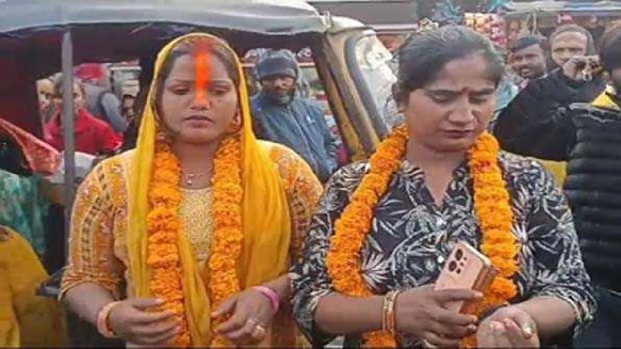 यूपी में अनोखा विवाह: पति की प्रताड़ना से तंग दो महिलाओं ने आपस में रचाईं शादी, कहा- हमे समाज की चिंता नहीं... 