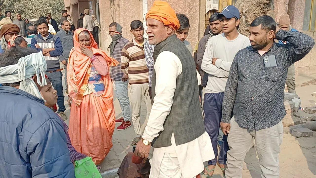 बहराइच: दबंगों ने साइकिल में लड़ाई बाइक, फिर लाठियों से जमकर पीटा, पिता की मौत, बेटा लखनऊ रेफर