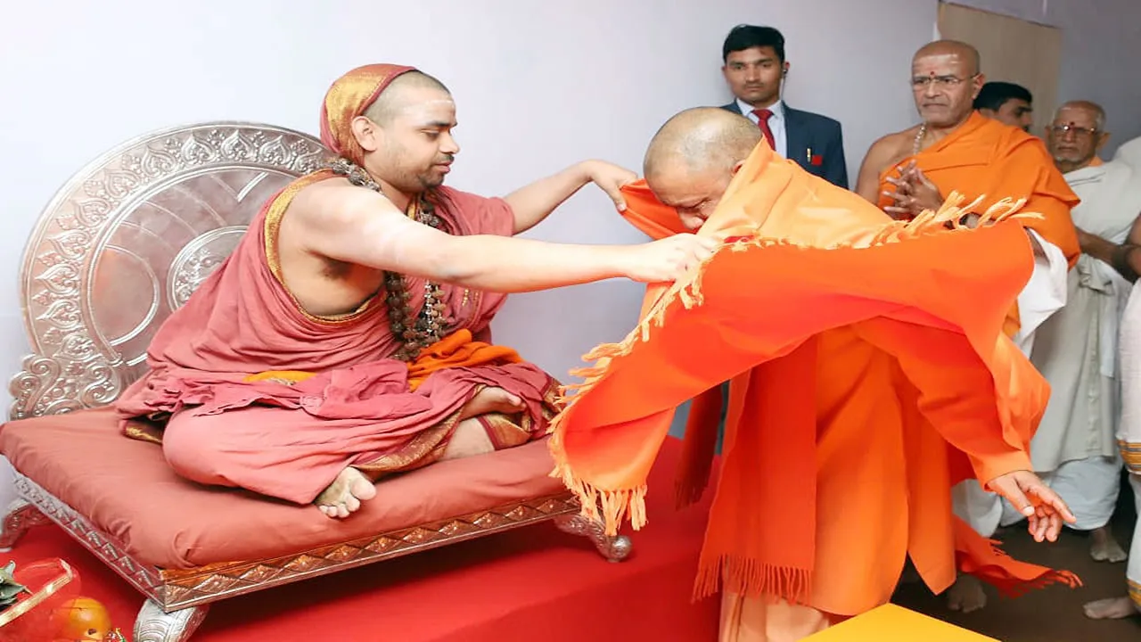 150 वर्षों के बाद श्रृंगेरी पीठ के शंकराचार्य पहुंचे महाकुंभ, सीएम योगी ने मिलकर जताई खुशी, कहा- बढ़ गई कुंभ की शोभा