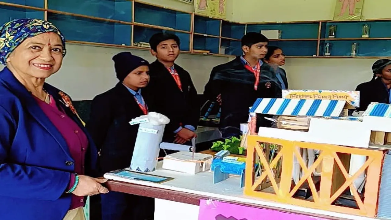 अयोध्या: विज्ञान प्रदर्शनी में झलकी सरयू के मेधावियों की मेधा, बैलून पावर कार के लिए सार्थक को मिला प्रथम पुरस्कार  