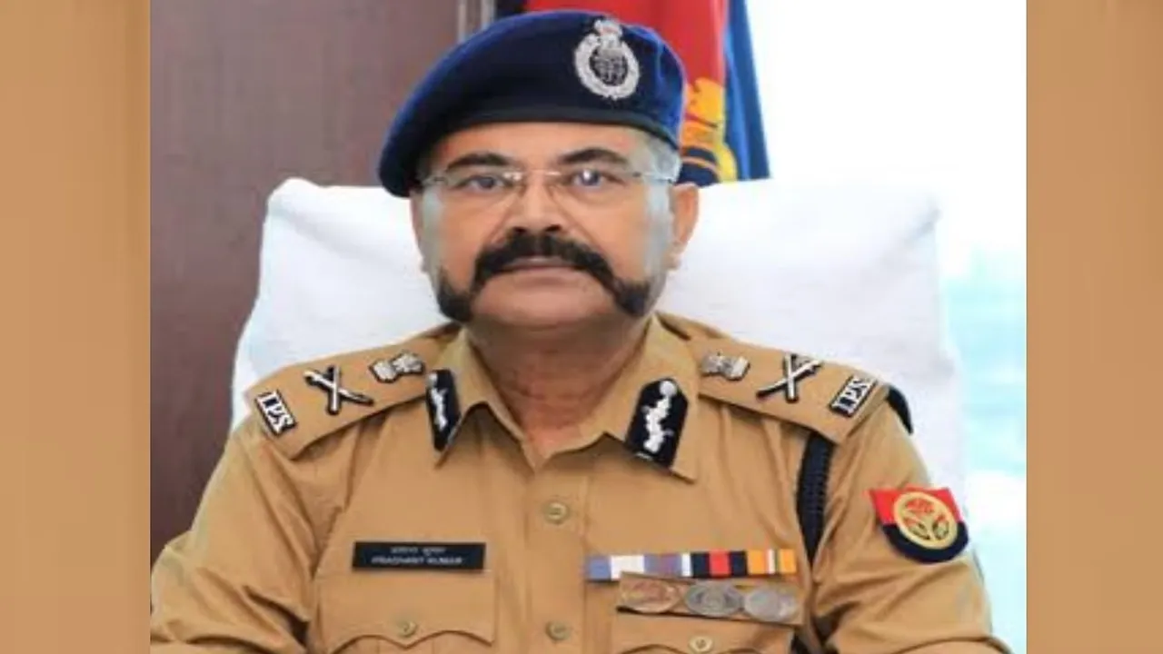 UP News: Exemplary Leadership Certificate से DGP प्रशांत कुमार को चुनाव आयोग ने किया सम्मानित 