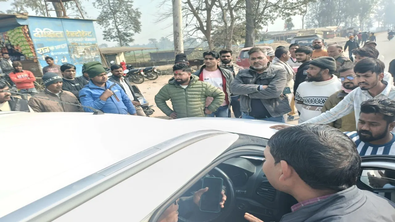 बहराइच: प्रतिष्ठानों से रेस्क्यू बच्चों को छुड़ा ले गई नाराज भीड़, पुलिस बनी रही मूकदर्शक, देखें वीडियो