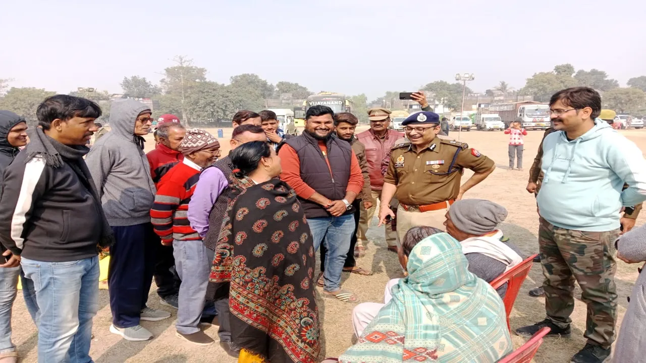 Mahakumbh Stampede: महाकुंभ में भगदड़ के बाद रायबरेली में अलर्ट, प्रशासन ने प्रयागराज जाने वाले वाहनों को रोक