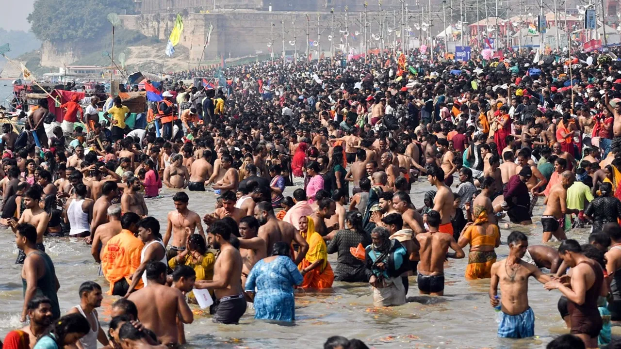 महाकुंभ मेले में हालात सामान्य, सुबह 10 बजे तक 82 लाख से अधिक श्रद्धालुओं ने लगाई संगम में आस्था की डुबकी
