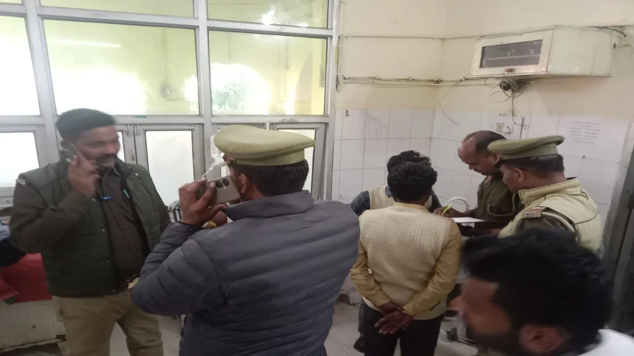 Sitapur News: सीतापुर-दिल्ली हाइवे पर टाटा मैजिक पलटी, 16 मजदूर घायल