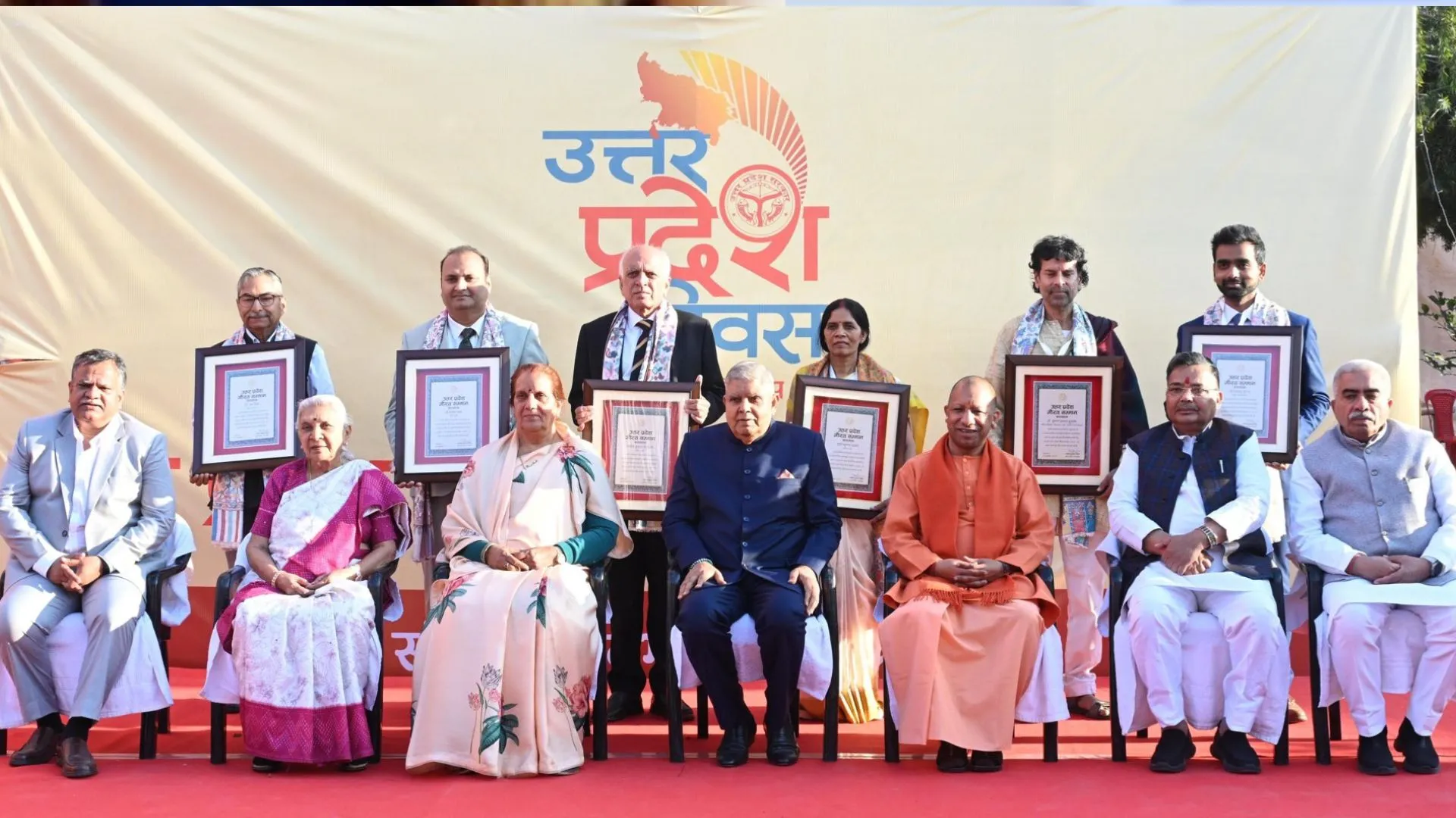 उपराष्ट्रपति धनखड़ ने UP दिवस समारोह का किया उद्घाटन, छह लोगों को मिला ‘उत्तर प्रदेश गौरव सम्मान’ 