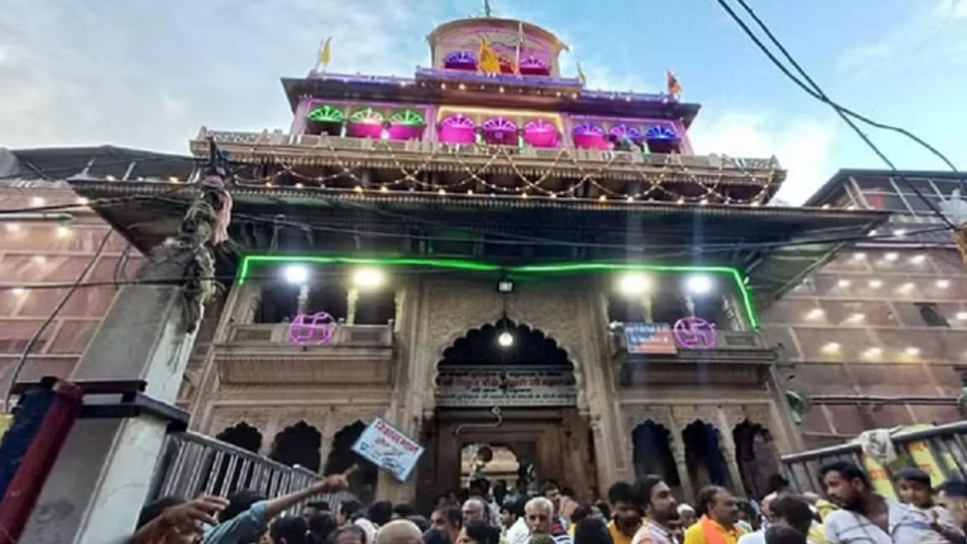 वृंदावन के बांके बिहारी मंदिर को मिला FCRA लाइसेंस, विदेशी चंदा मिलने का रास्ता साफ