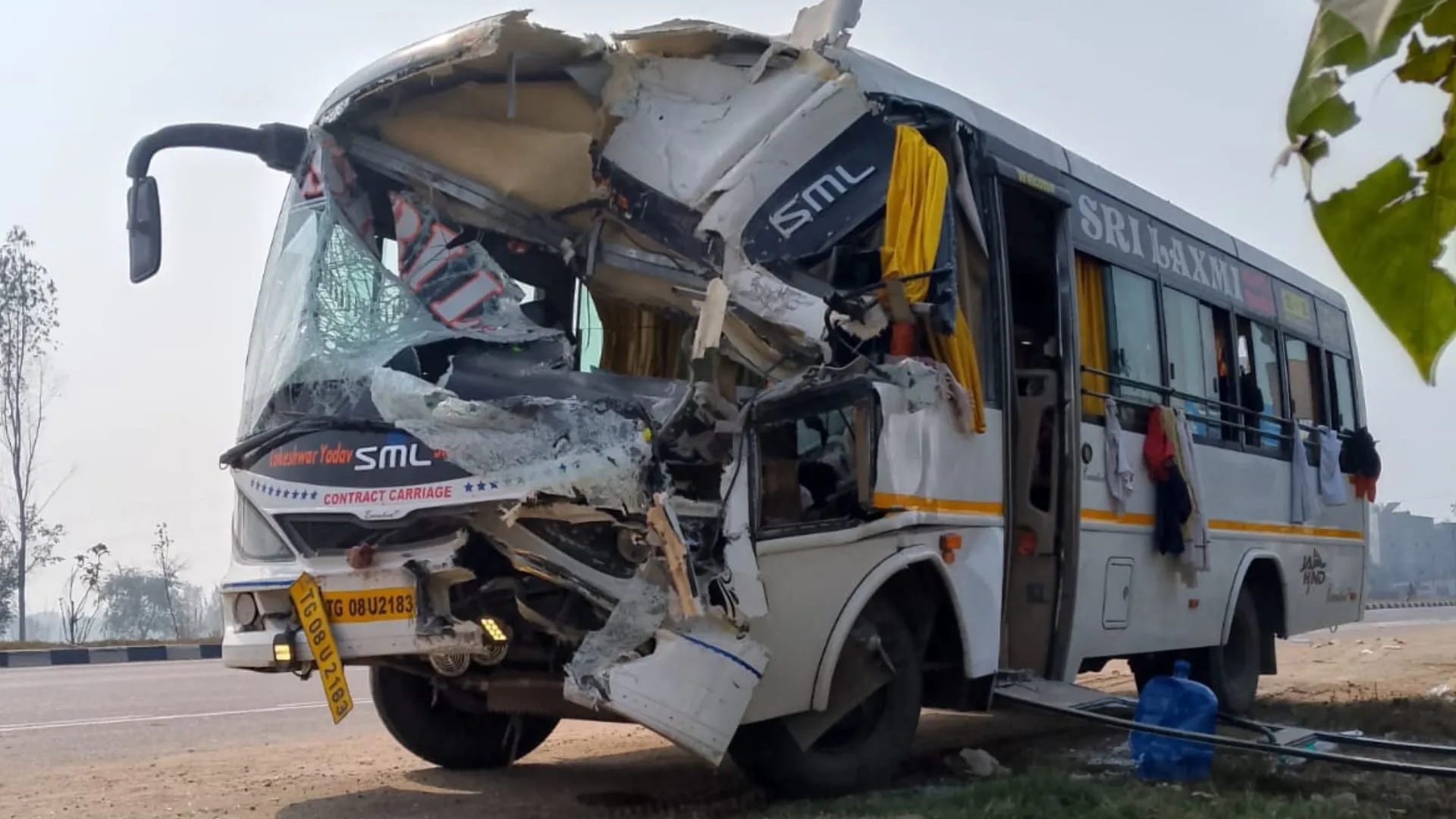 अयोध्या: महाकुंभ से श्रद्धालुओं को लेकर आ रही बस दुर्घटनाग्रस्त, एक की मौत..9 घायल