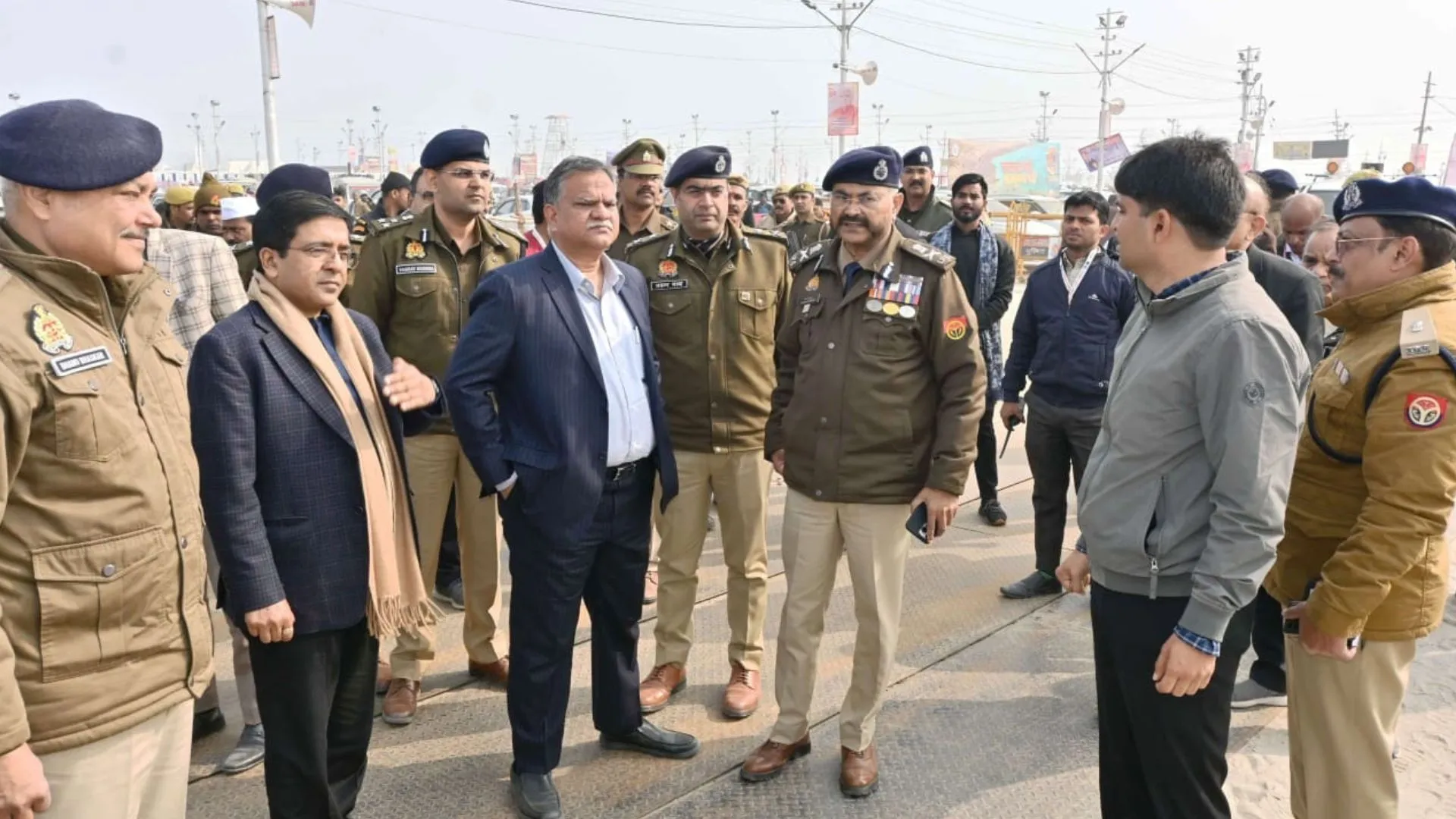 Maha Kumbh 2025: मुख्य सचिव और पुलिस महानिदेशक पहुंचे महाकुंभनगर, किया स्थलीय निरीक्षण 