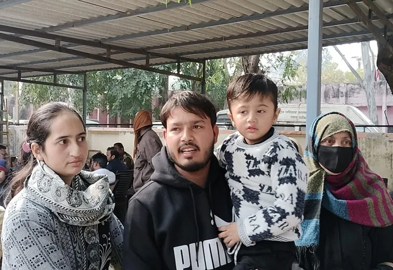 मुरादाबाद : समझौतावादी हुई पुलिस, अपहृत ईबाद अब मां के साथ रहेगा, बाल विकास समिति ने मां के सुपुर्द किया बच्चा