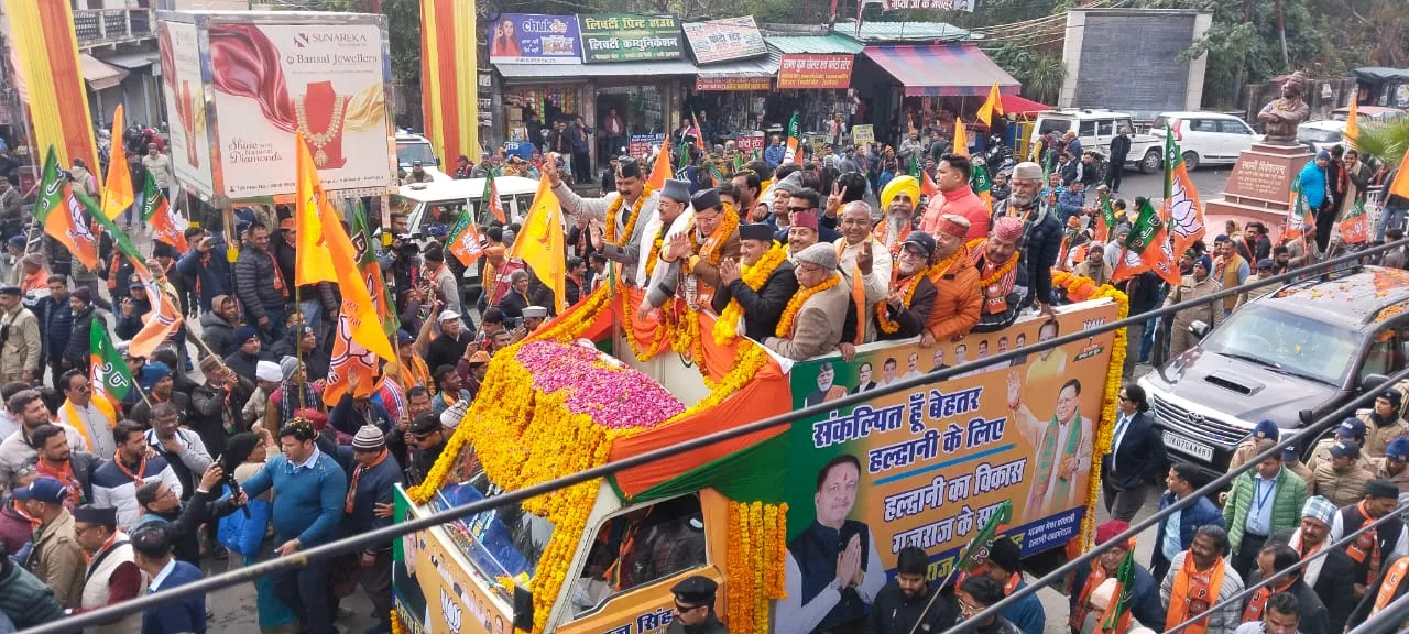 गजराज बिष्ट के समर्थन में पुष्कर धामी ने हल्द्वानी में  किया रोड शो 