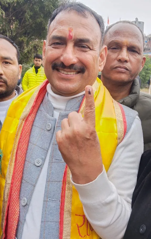 कांग्रेस की मेयर प्रत्याशी ललित जोशी किया वोट 