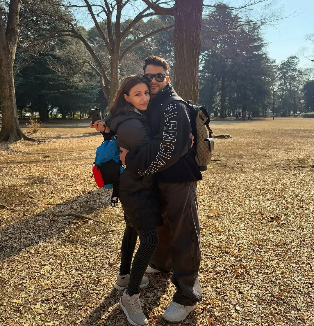 In sunshine, in rain. In happiness, in pain You make the cold seem warmer and you make the odd seem sane. It would be incomplete, this journey called life if I didn’t have you as my partner my wife @sakpataudi Ha