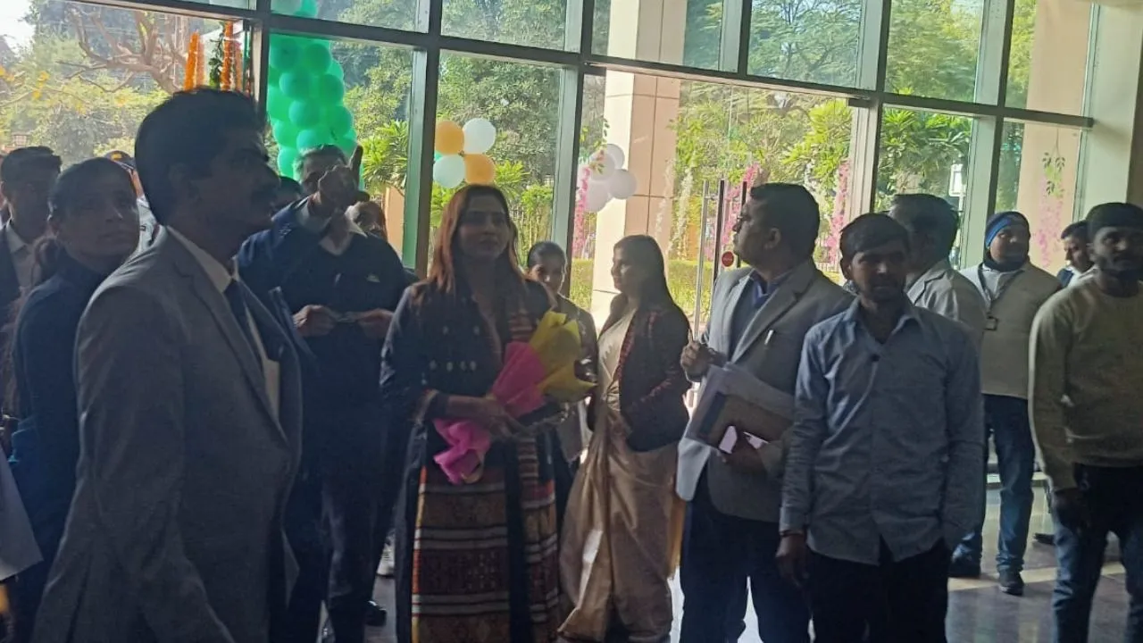 कानपुर पहुंची डीजीएमई किंजल सिंह: PGI के स्थापना दिवस पर लॉंच की नई वेबसाइट, अब घर बैठे पर्चा बनवा सकेंगे मरीज, घंटों लाइन में लगने की समस्या खत्म