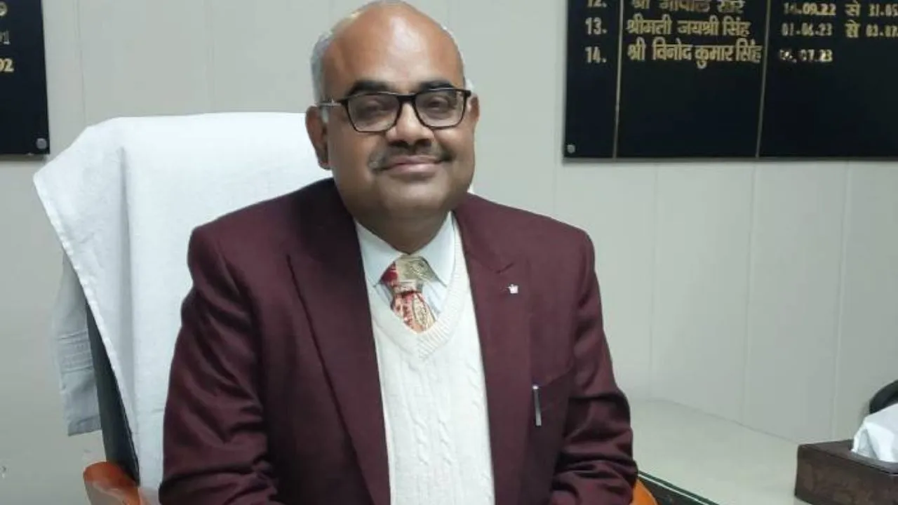 हैंडपंप खराब, बरात आएगी तो कहां पिलाएं पानी; कानपुर DM से मिलकर महिला ने बताई समस्या, बोली- एक साल से केवल मिस्त्री आते... 