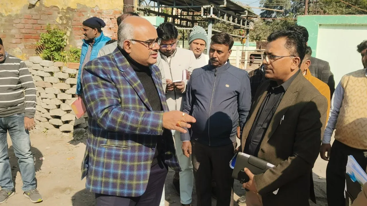 चार्ज संभालने के बाद एक्शन मोड में Kanpur DM: रविवार के दिन सीसामऊ नाला और पीएचसी का किया निरीक्षण, अधिकारियों को लगाई फटकार