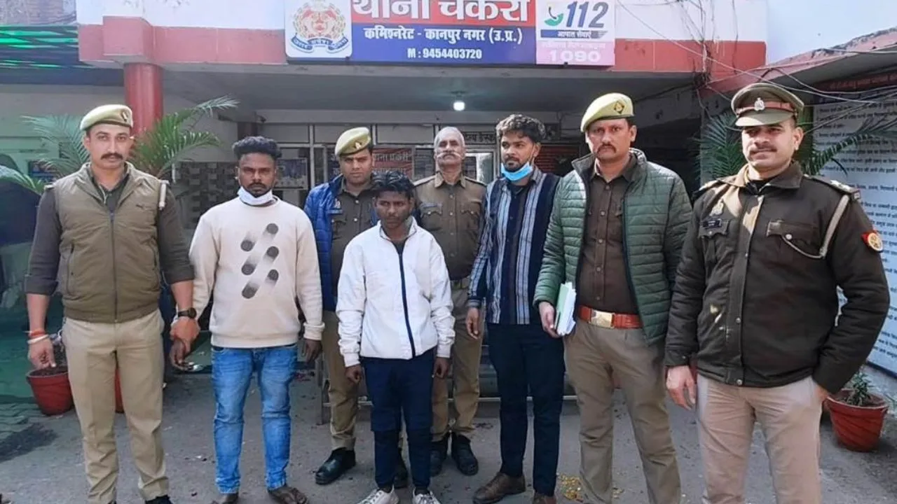 कानपुर में भरे बाजार बमबाजी करने वाले तीन आरोपी गिरफ्तार: फायरिंग कर फैलाई दहशत, दुकानदारों ने बंद कर दी थी दुकानें...