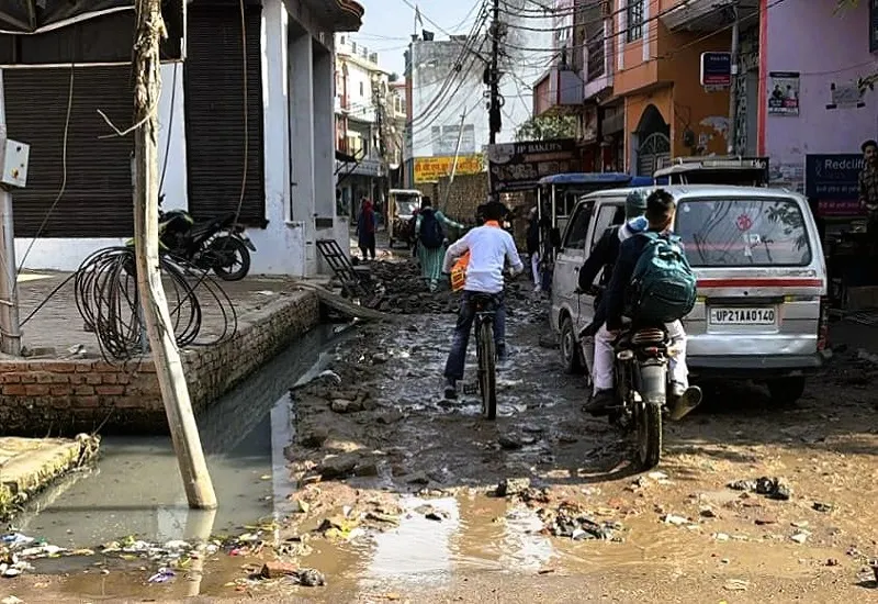 मुरादाबाद : 10 माह से जलभराव की समस्या से जूझ रहे लाइनपार के नागरिक, धरना देने की दी चेतावनी 