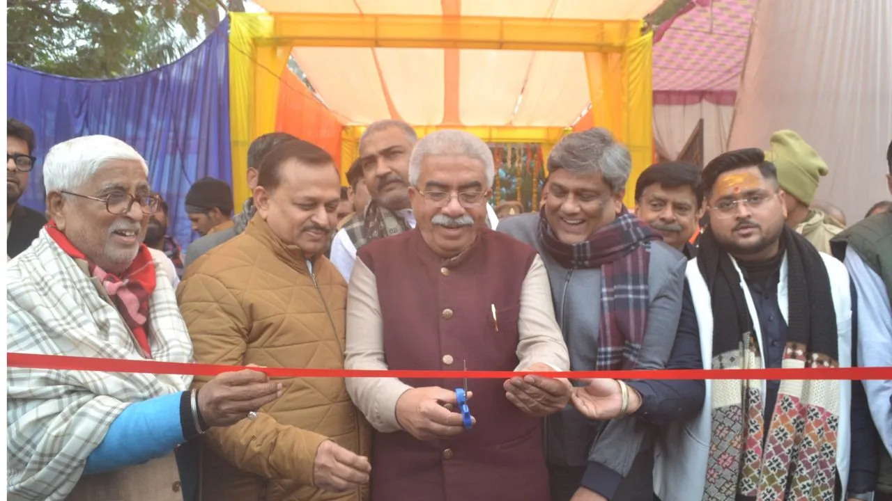 कोलकाता का सिल्क, कश्मीर के ऊनी वस्त्र सजे: कानपुर के माेतीझील में खादी प्रदर्शनी शुरू, मंत्री राकेश सचान ने किया शुभारंभ...